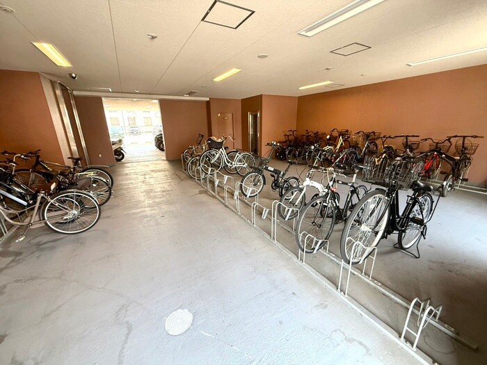 物件外観写真3　(駐輪場)