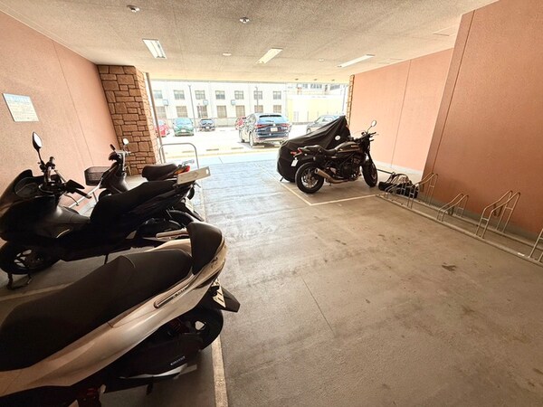 バイク置き場