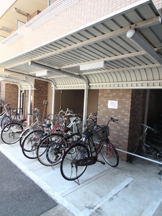 物件外観写真3　(駐輪場)