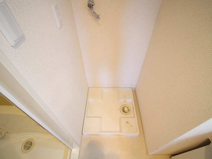 物件内観写真12　(洗濯機置場)