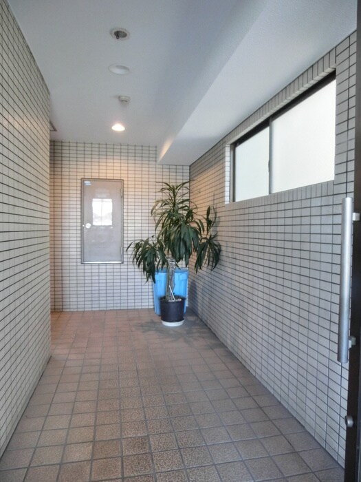 物件外観写真4　(エントランス部分)