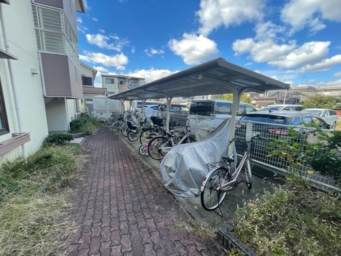 物件外観写真5　(駐輪場)