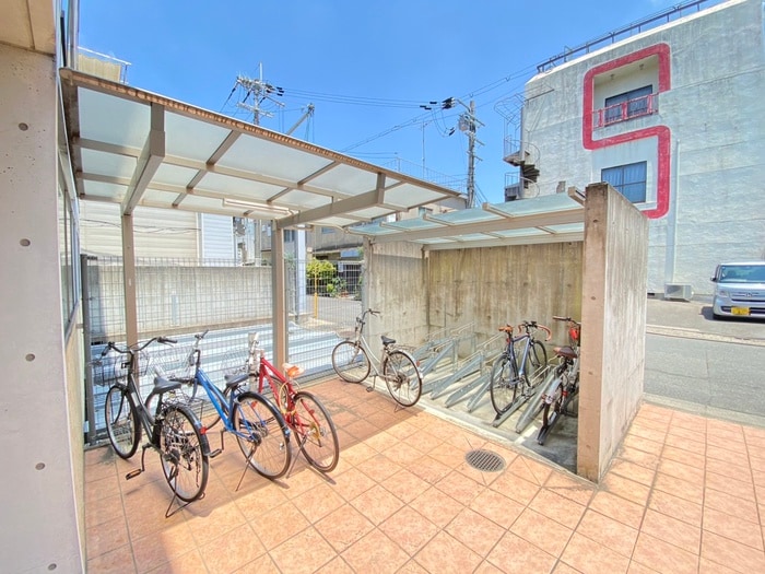 物件外観写真5　(駐輪場)
