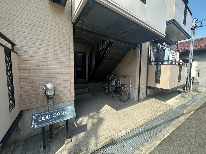 物件外観写真3　(エントランス部分)