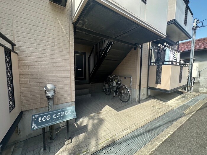 物件外観写真3　(エントランス部分)