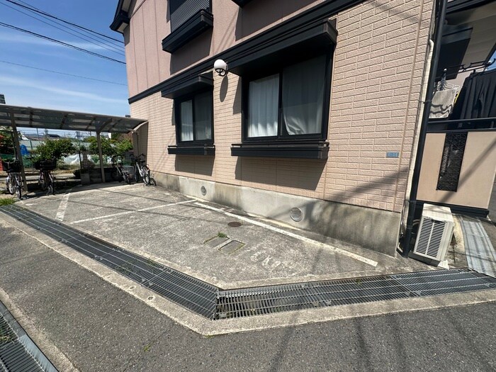 物件外観写真4　(駐車場)