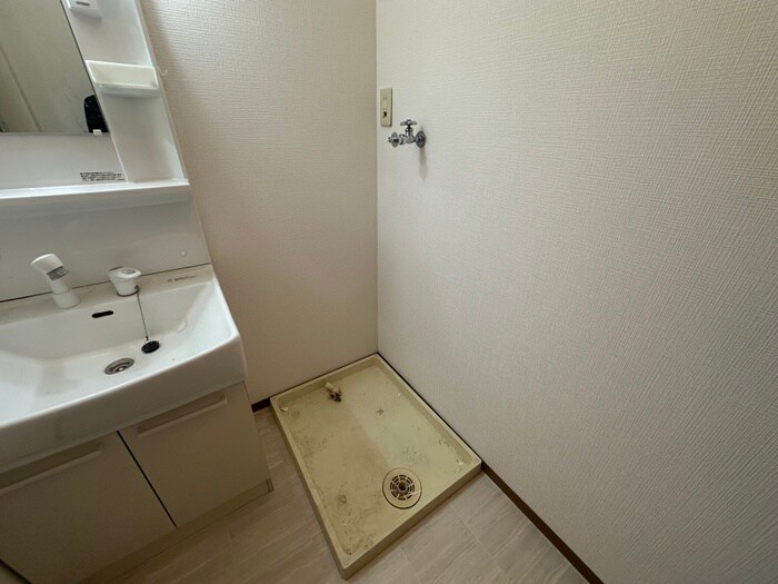 物件内観写真10　(洗濯機置場)