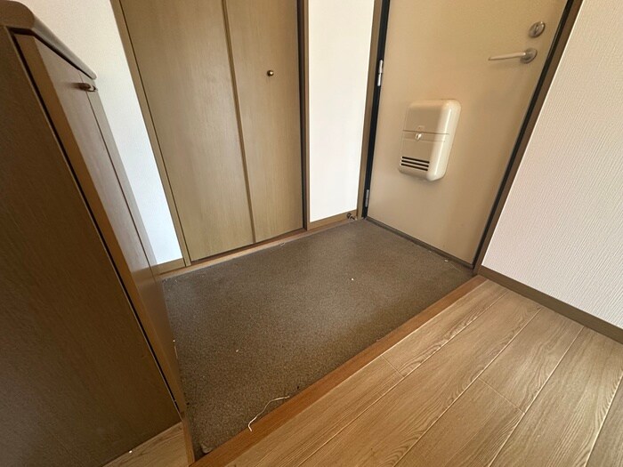 物件内観写真15　(玄関)