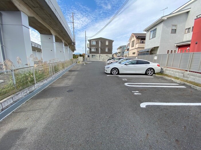 物件外観写真2　(駐車場)