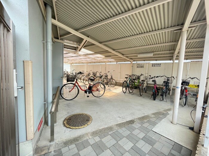 物件外観写真5　(駐輪場)