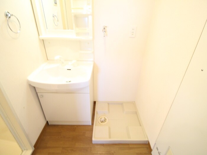 物件内観写真15　(洗濯機置場)