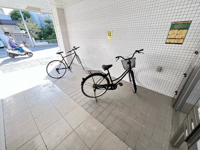 物件外観写真3　(駐輪場)