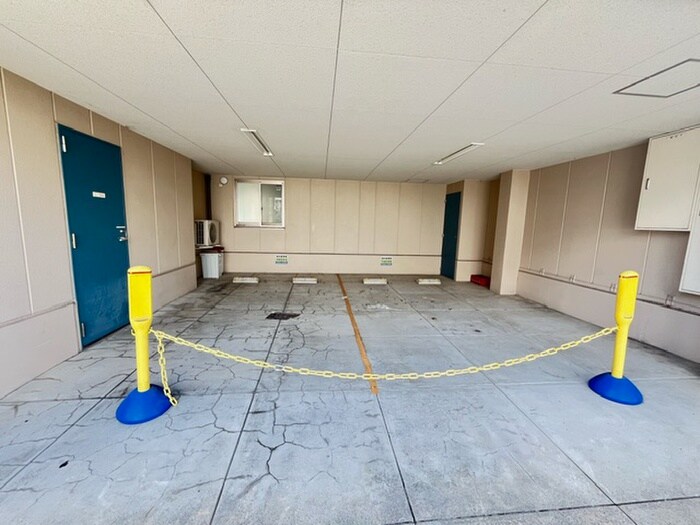 物件外観写真4　(駐車場)