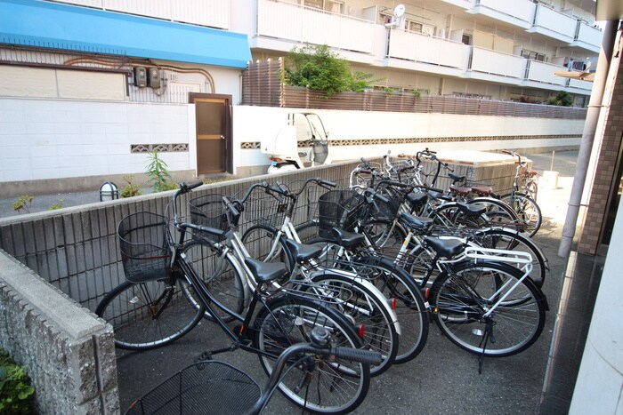 物件外観写真3　(駐輪場)