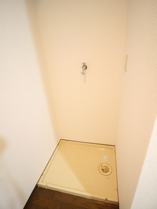 物件内観写真12　(洗濯機置場)