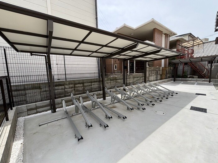 物件外観写真4　(駐輪場)