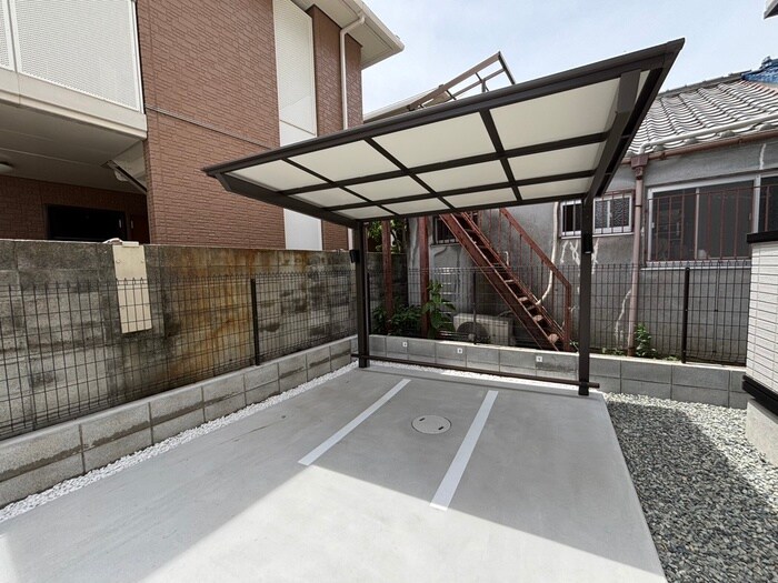 物件外観写真5　(バイク置き場)