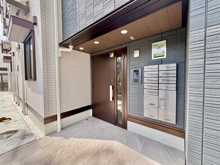 物件外観写真6　(エントランス部分)