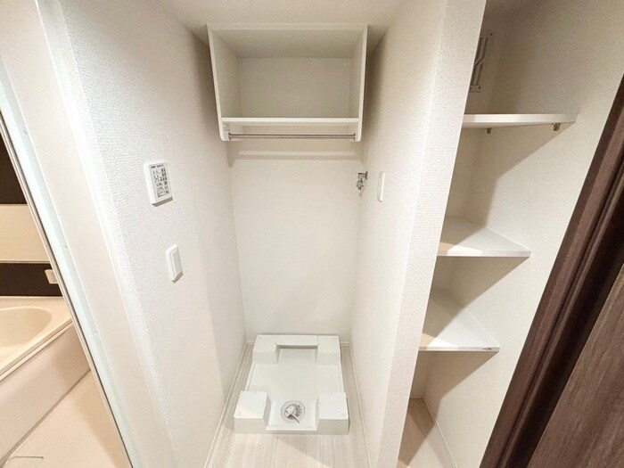 物件内観写真16　(洗濯機置場)