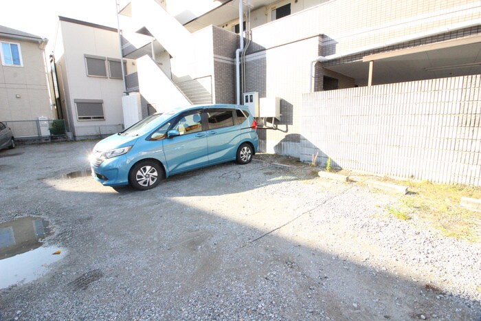 物件外観写真5　(駐車場)