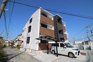 ラルジェ招提外観写真