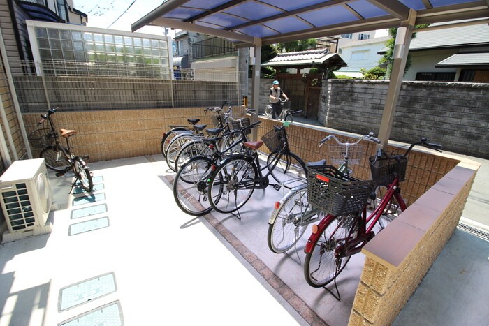 物件外観写真4　(駐輪場)