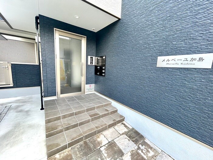 物件外観写真2　(エントランス部分)