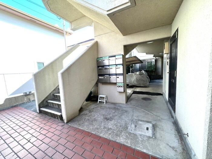 物件外観写真4　(エントランス部分)