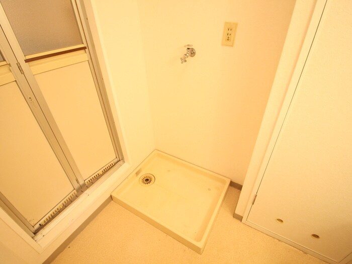 物件内観写真15　(洗濯機置場)