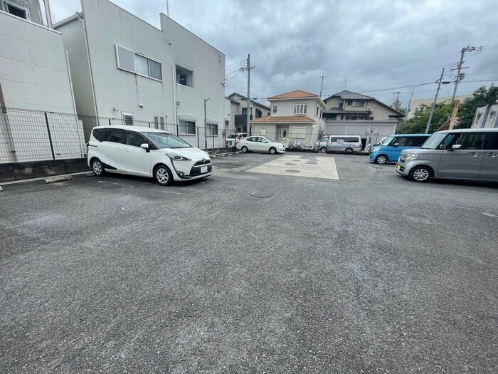 物件外観写真3　(駐車場)