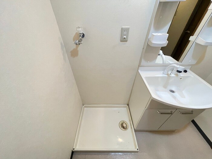 物件内観写真14　(洗濯機置場)