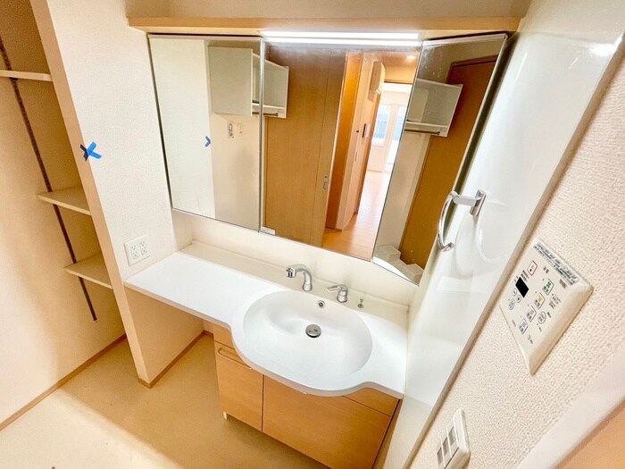 物件内観写真12　(洗面)