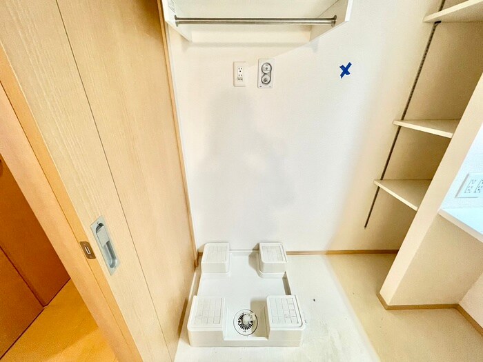 物件内観写真16　(洗濯機置場)