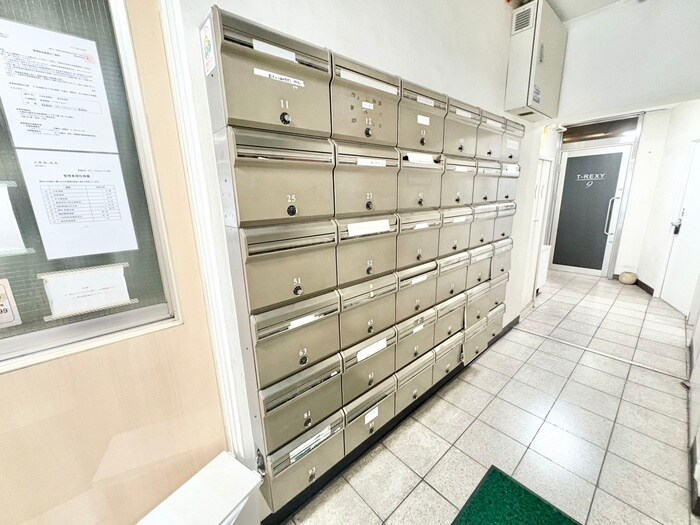 物件外観写真5　(エントランス部分)