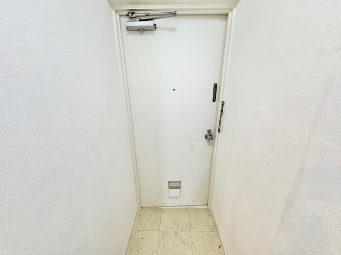 物件内観写真13　(玄関)