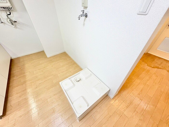 物件内観写真16　(洗濯機置場)