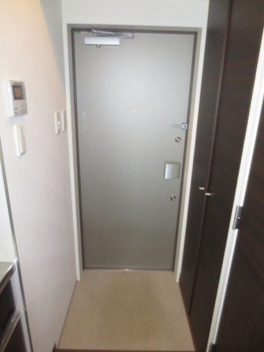 物件内観写真13　(玄関)