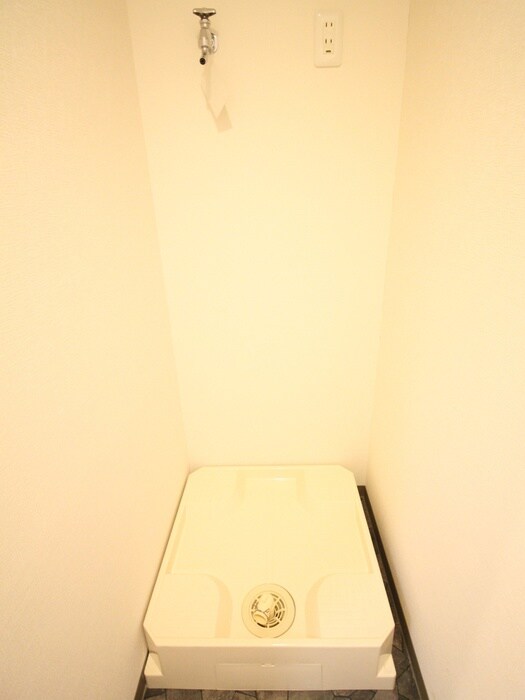 物件内観写真17　(洗濯機置場)