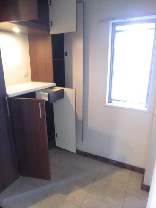 物件内観写真9　(玄関)