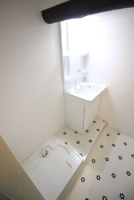 物件内観写真12　(洗濯機置場)