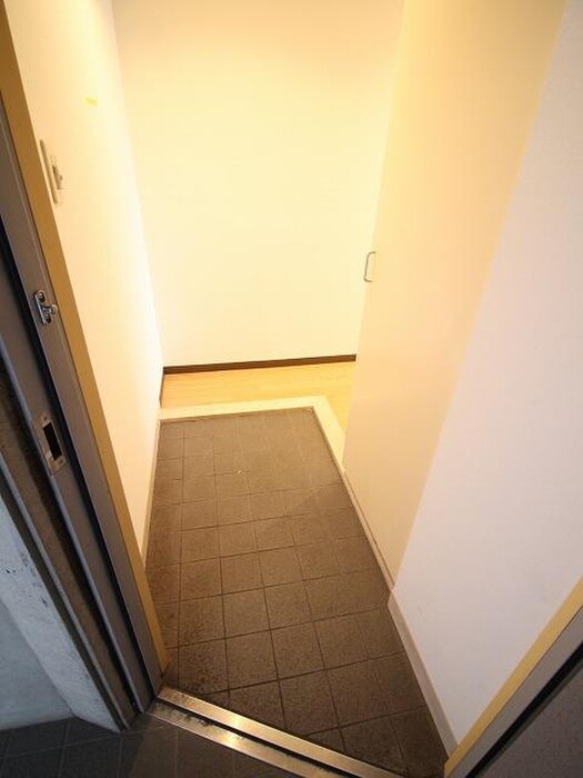 物件内観写真7　(玄関)