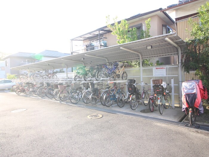 物件外観写真3　(駐輪場)