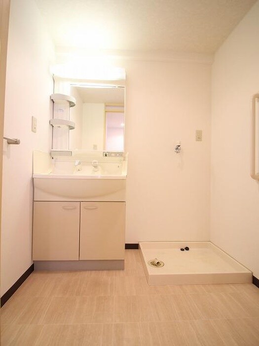 物件内観写真10　(洗濯機置場)