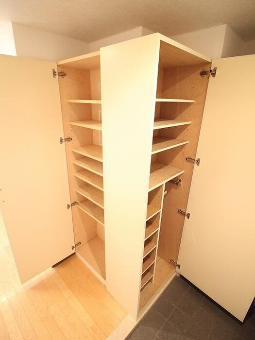 物件内観写真11　(靴箱)