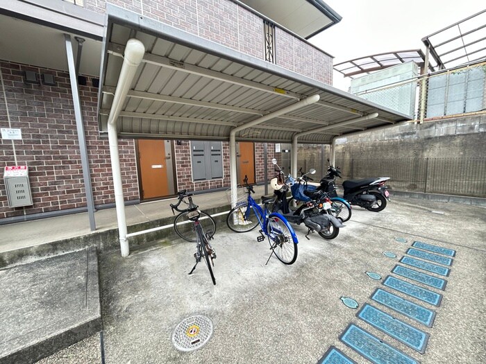 物件外観写真2　(駐輪場)