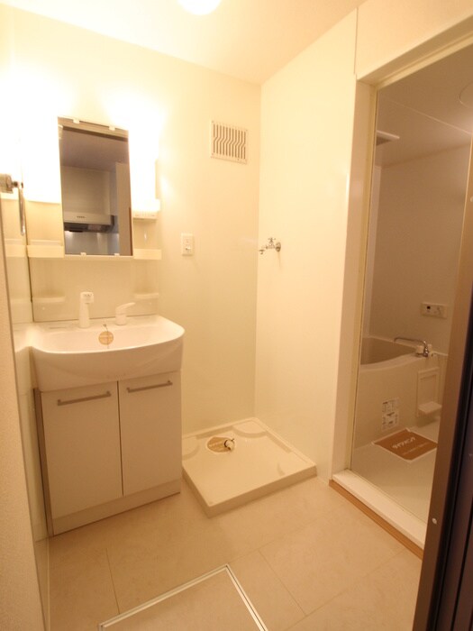 物件内観写真13　(洗濯機置場)