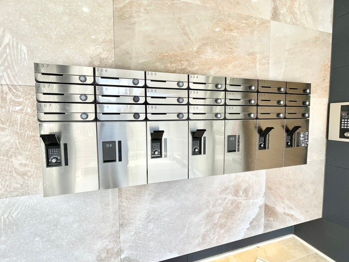 物件外観写真4　(エントランス部分)