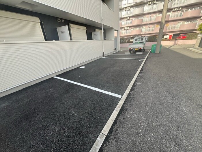物件外観写真5　(駐車場)