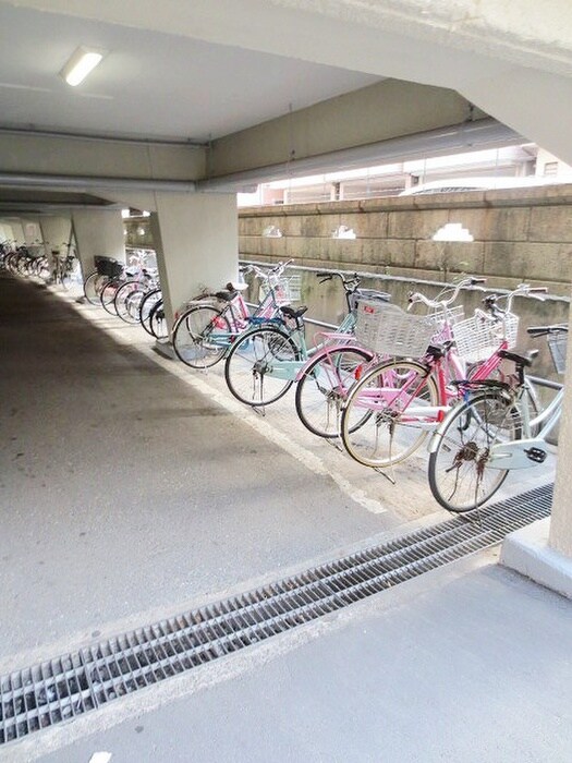 物件外観写真3　(駐輪場)
