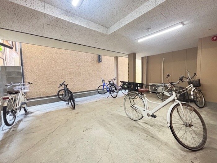 物件外観写真4　(駐輪場)